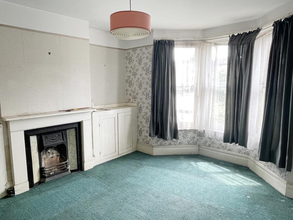 Lot: 81 - SEMI-DETACHED HOUSE FOR MODERNISATION -